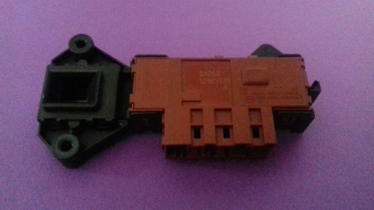 Termicka (elektromagnetna) brava ves masine WHIRLPOOL BAUKNECHT 481008058026 481228058044 481228058019