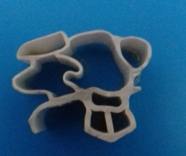 Zamrzivacka guma OBOD VZ vertikalni  sifra za porucivanje  br.108. Gume se porucuju po dimenzijama od ivice jelkice ili kanala na vratima.Obratiti paznju da li su vrata kriva stavljanjem nove gume necete resiti problem. Cena  je po duznom metru vec sastavljenih dimenzija.