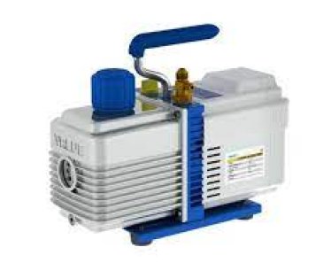 FR VAKUM PUMPA VALUE V-i2120 - R32  Kompatibilan i sa R-32; 1234yf rashladnim fluidima. Napon: 230V AC, 50Hz Snaga: 3/4 HP, 560 W Dimenzije: 336 x 135 x 270 mm Iscrpan slobodan vazduh: 12 CFM, 340 l / min Maksimalni vakuum 15 mikrona, 2 Pa, 0,02 mbar Kapacitet ulja: 500 ml Težina: 11,5 kg