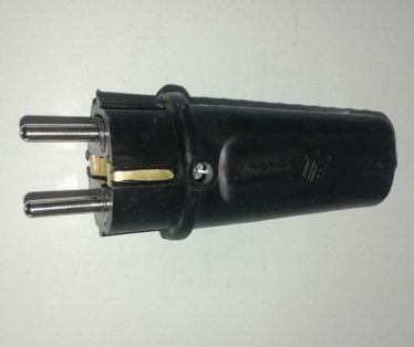 Dvopolni utikac crni plasticni